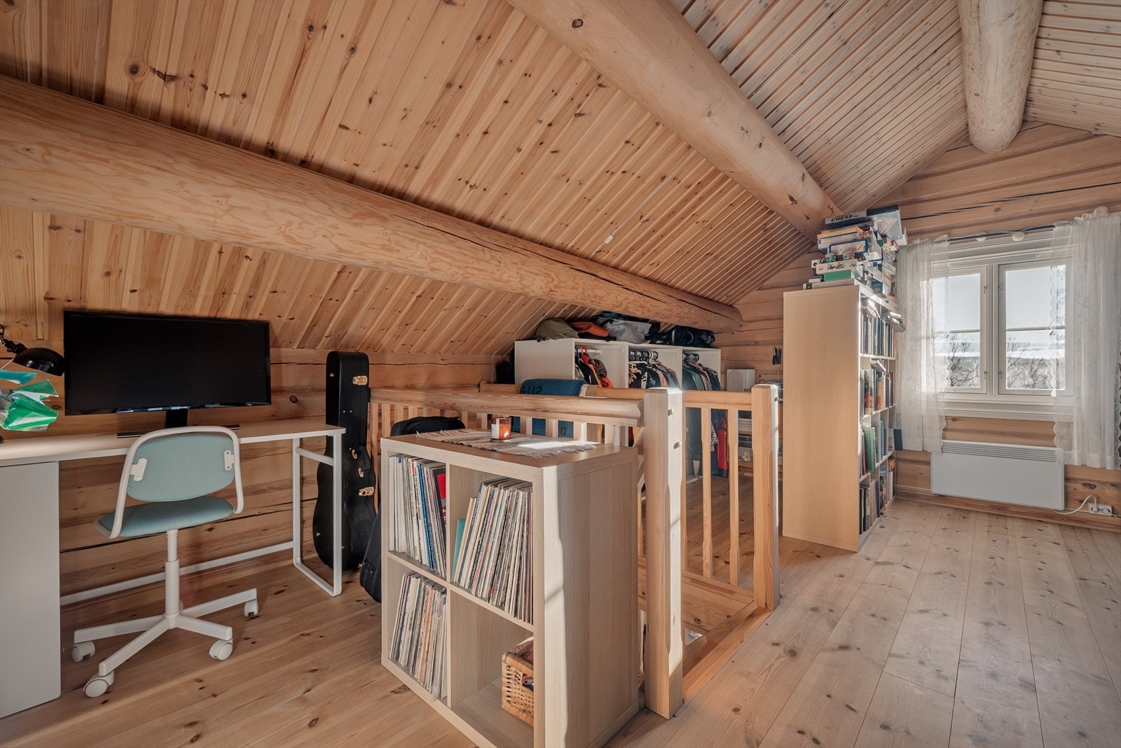 Stue/oppholdsrom i 2. etasje i boligen. Galleribilde