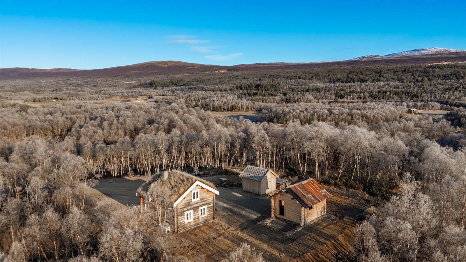 Eiendommen er omkranset av flott helårs turterreng. Galleribilde