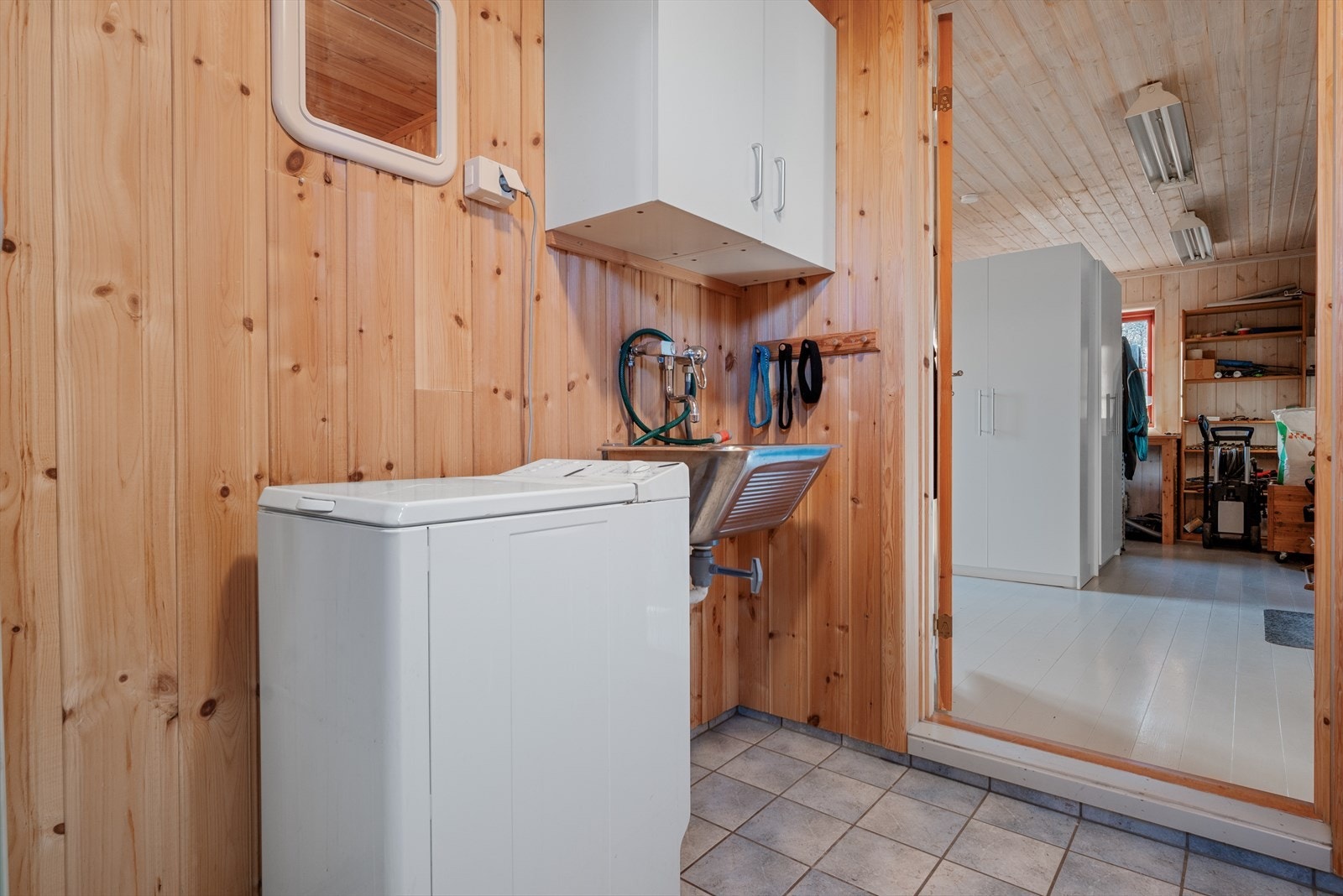 Bad i verkstedet. Galleribilde