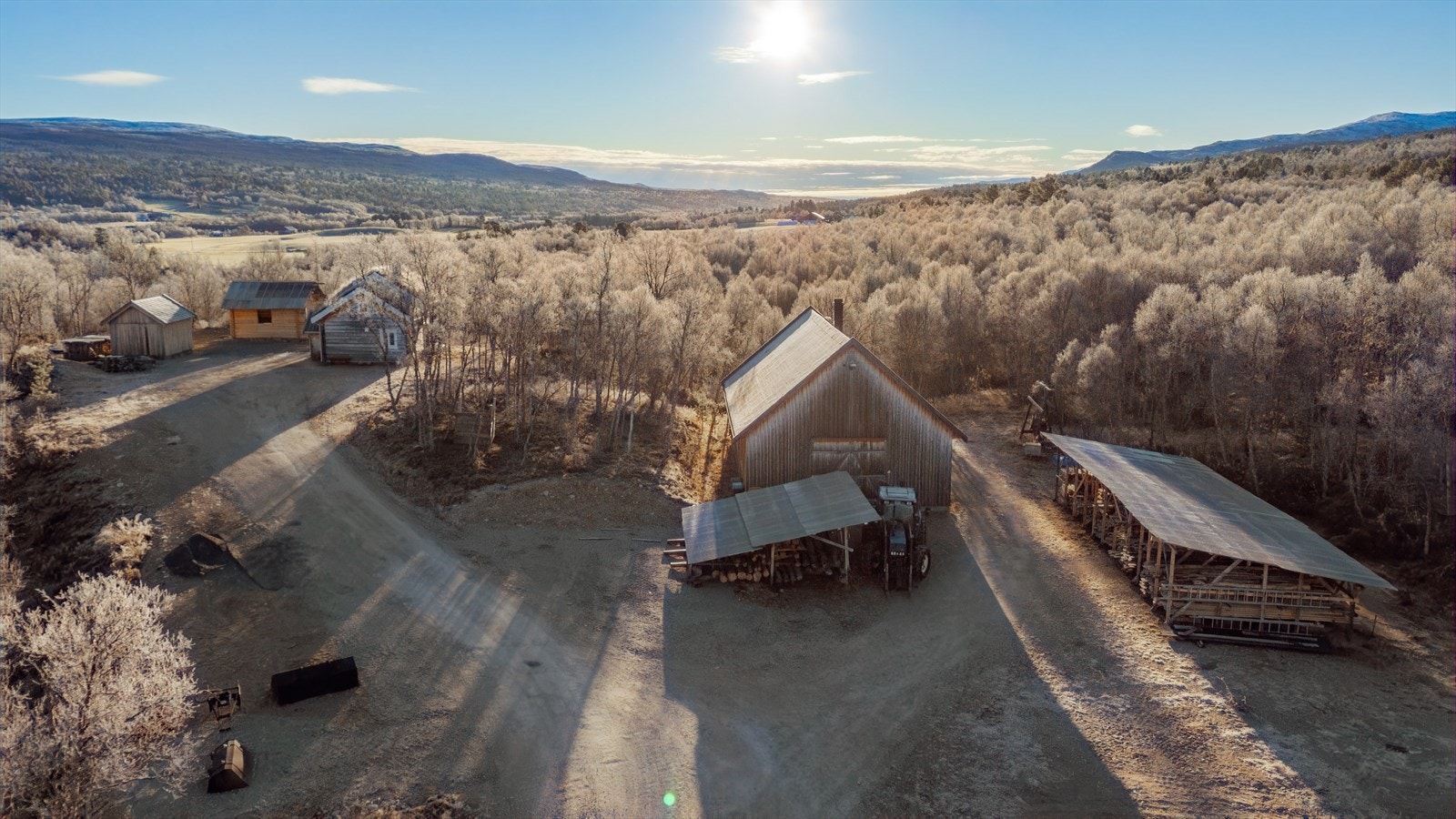Da tar vi turen videre inn i verkstedet. Galleribilde