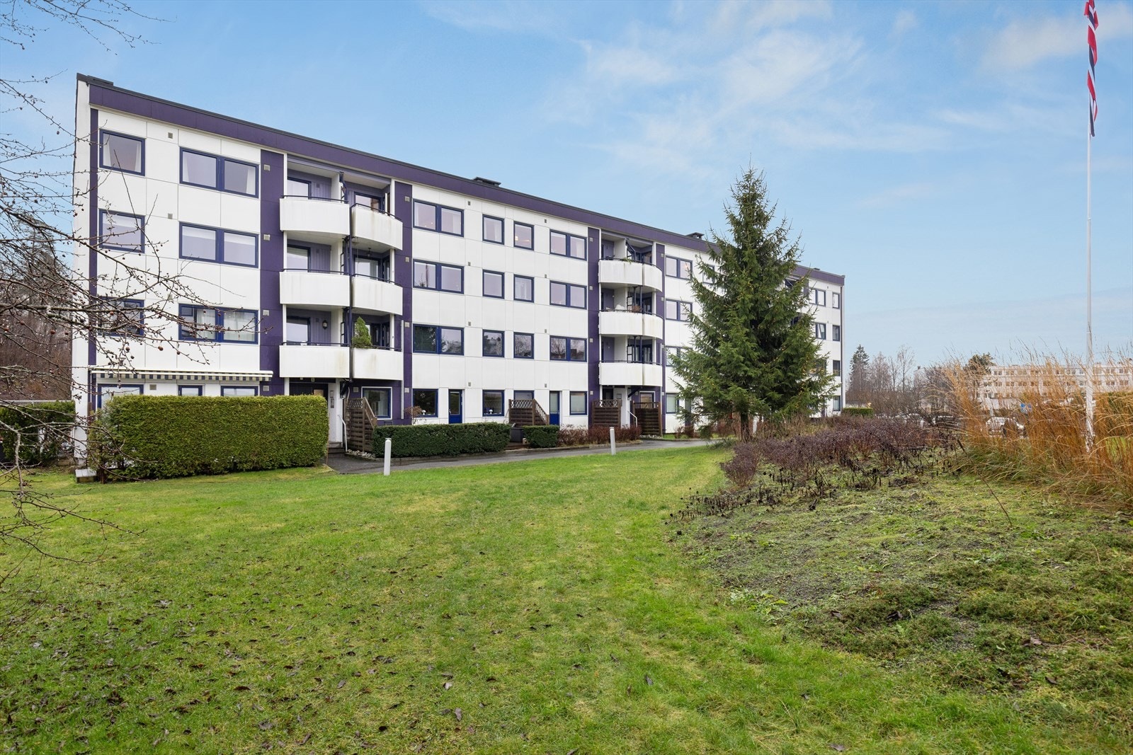 Sameiet har et hyggelig og grønt uteområde. Galleribilde