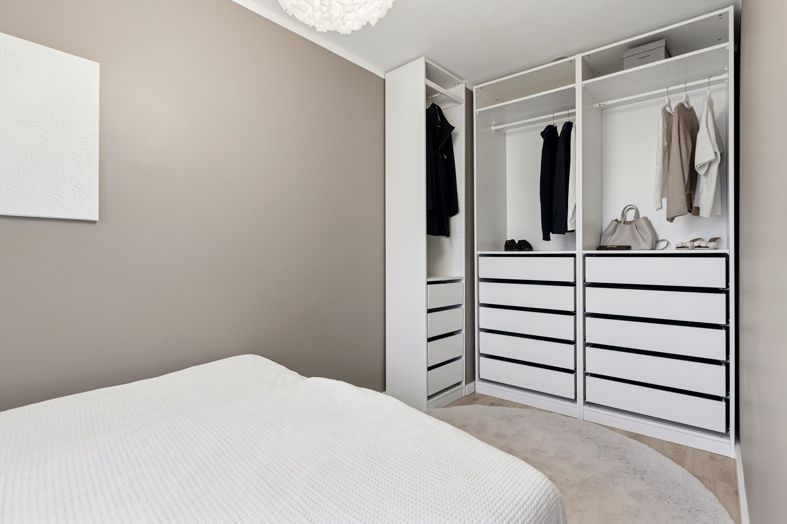 Her har du god oppbevaringsplass. Galleribilde