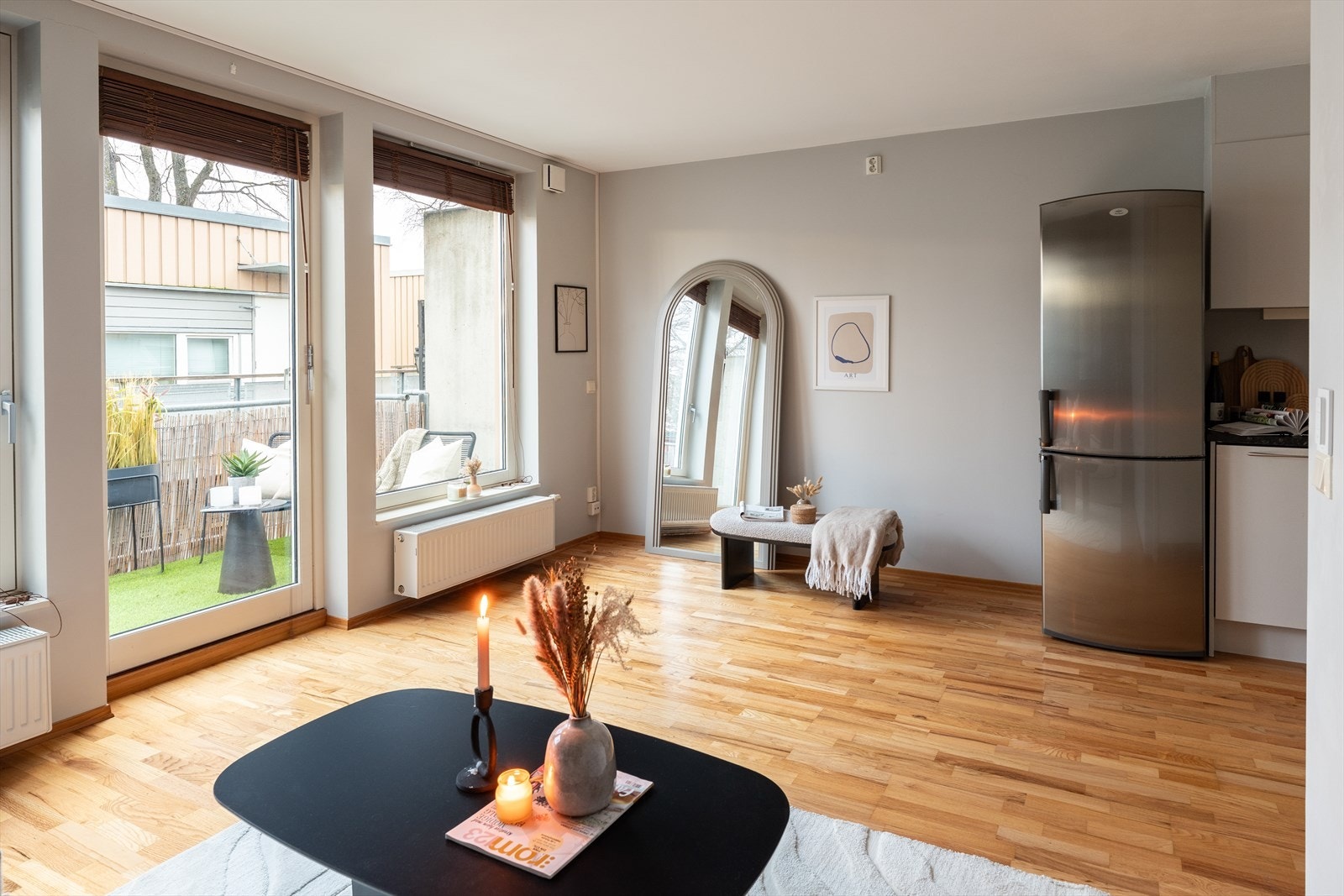 Stuen byr på flere gode møbleringsmuligheter. Galleribilde