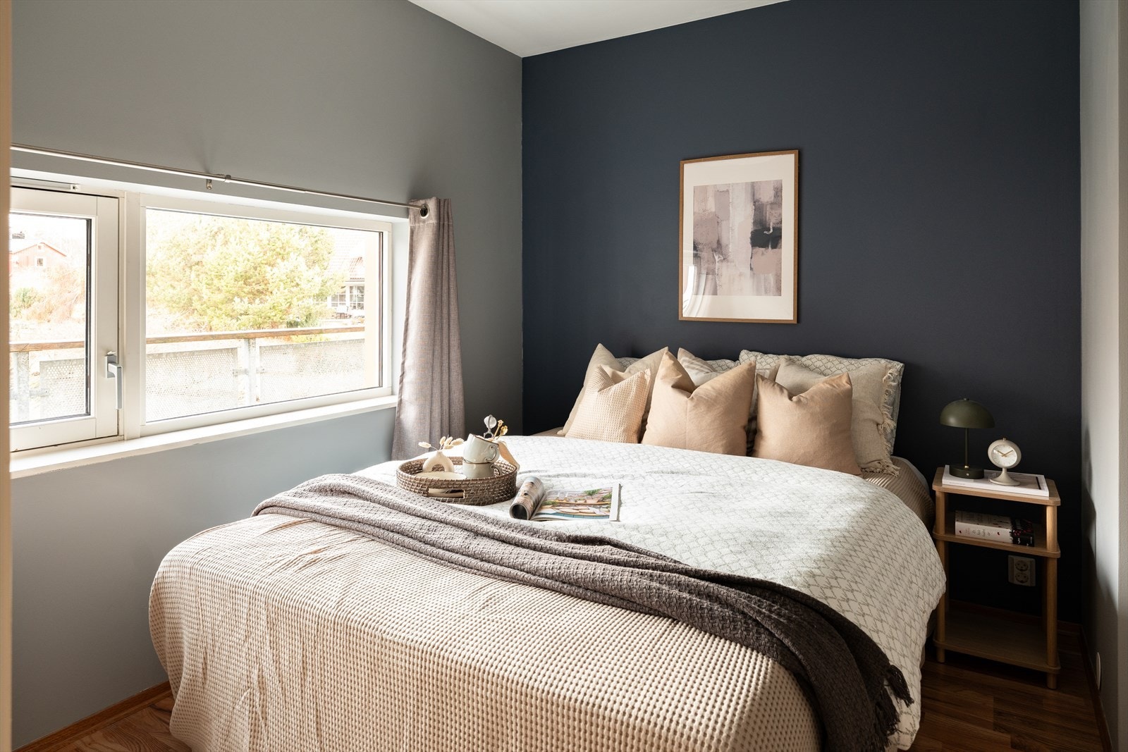 Soverommet er på 8m² med plass til dobbeltseng og tilhørende møblement. Galleribilde