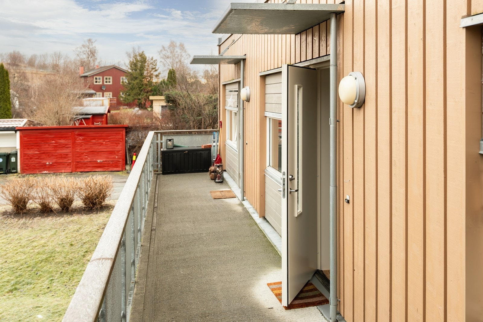 Det også flotte fellesområder med både lekeplass og sosiale sittegrupper. Galleribilde