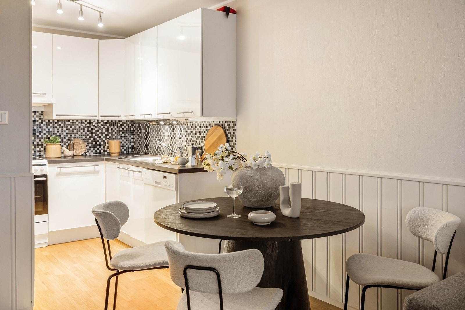 Her kan du invitere både venner og familie over på hyggelige middager Galleribilde