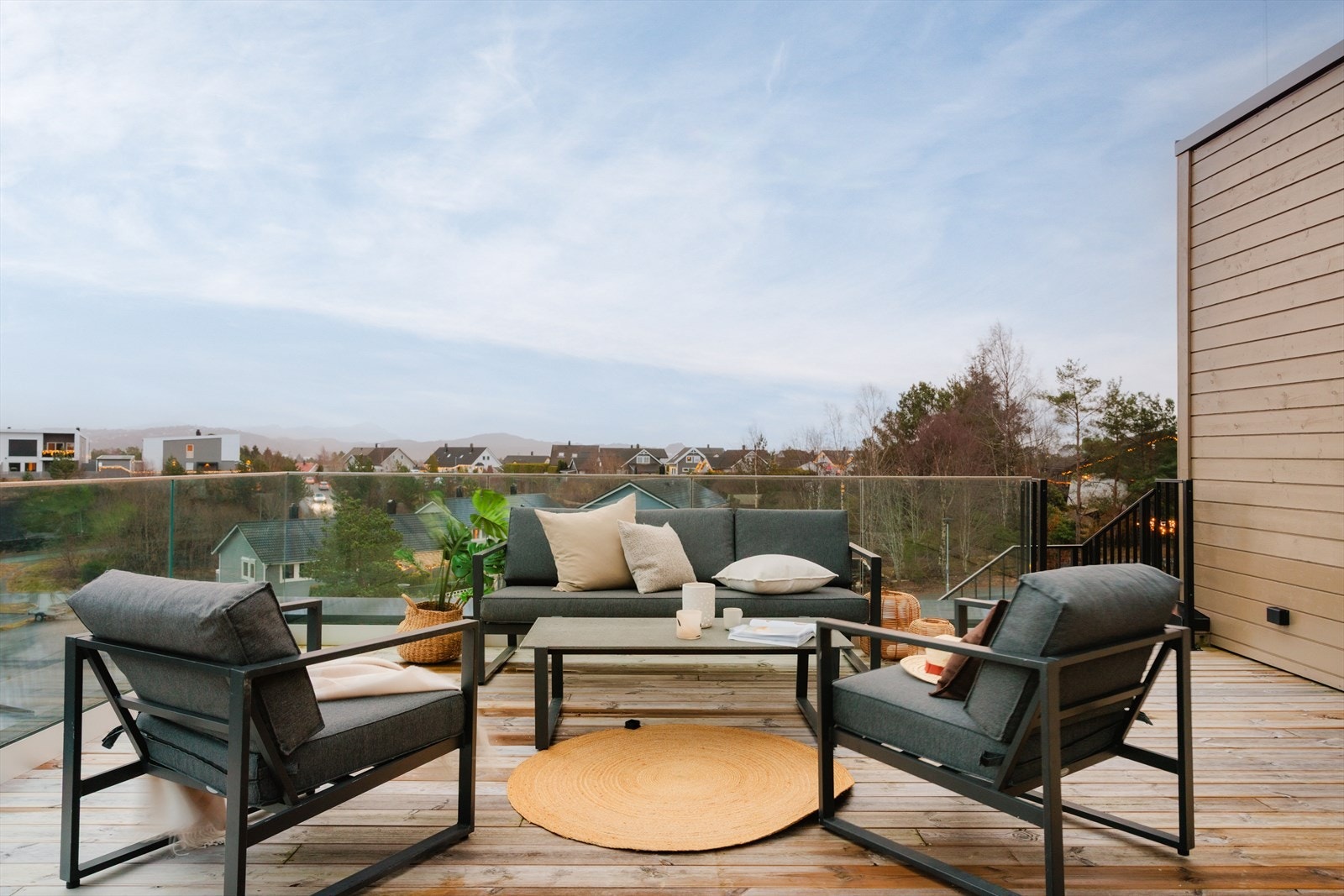 Takterrassen er målt til 36 m² - perfekt for større sammenkomster på solskinnsdagene Galleribilde