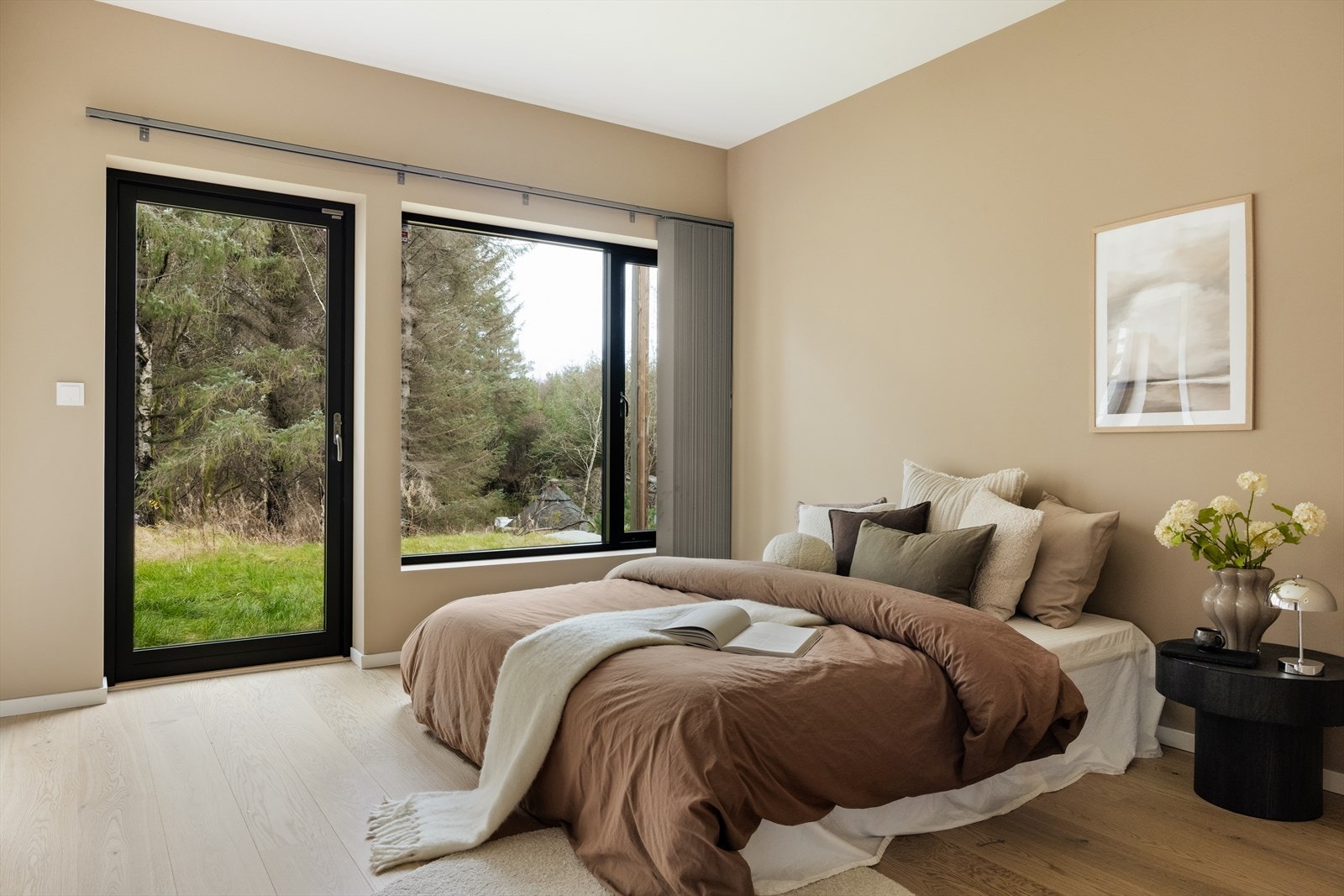 Soverommene er lyse og luftige, med god plass til å innrede som man ønsker Galleribilde