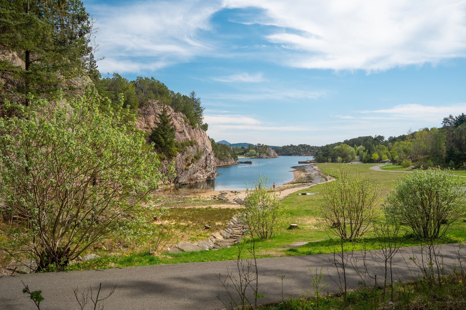 I tillegg finnes en idyllisk badeplass på Kollevåg- her kan du nyte lange sommerdager Galleribilde
