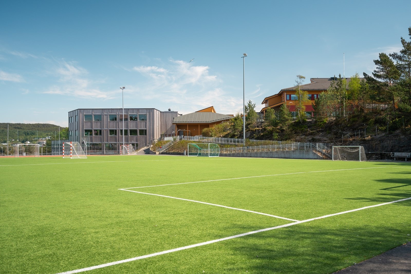 Fotballbane på Tveit like ved boligen Galleribilde