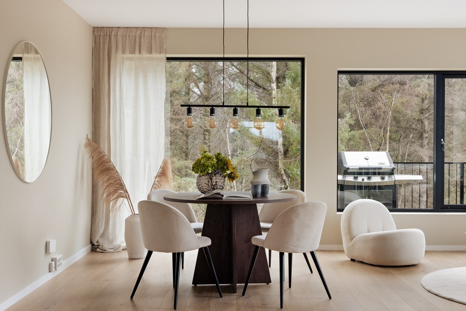 Her er det god plass til å innrede med både sofakrok og spisestue Galleribilde