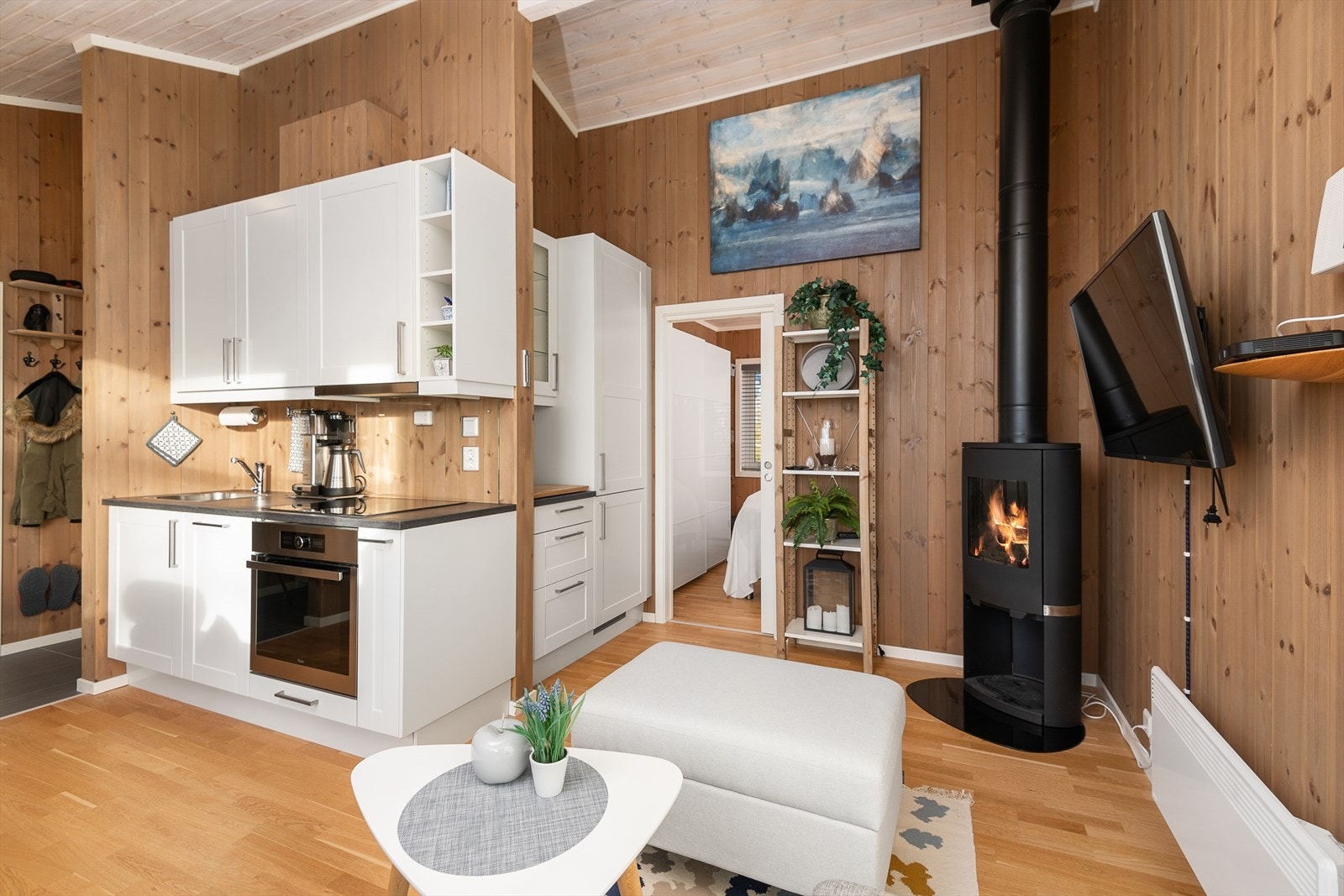 Fra sua er det adkomst til hyttas soverom. Galleribilde