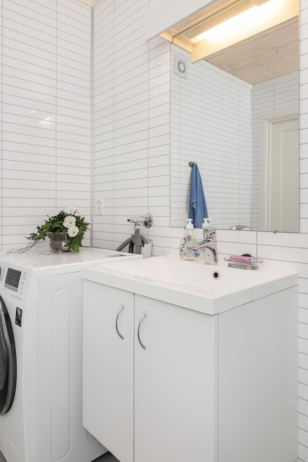 Servantinnredningen har skap for oppbevaring. Galleribilde