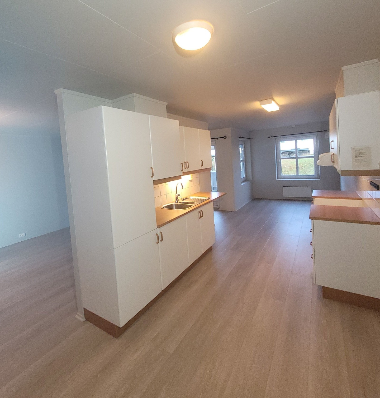 Kjøkken, gulvet avviker fra bildet. Galleribilde