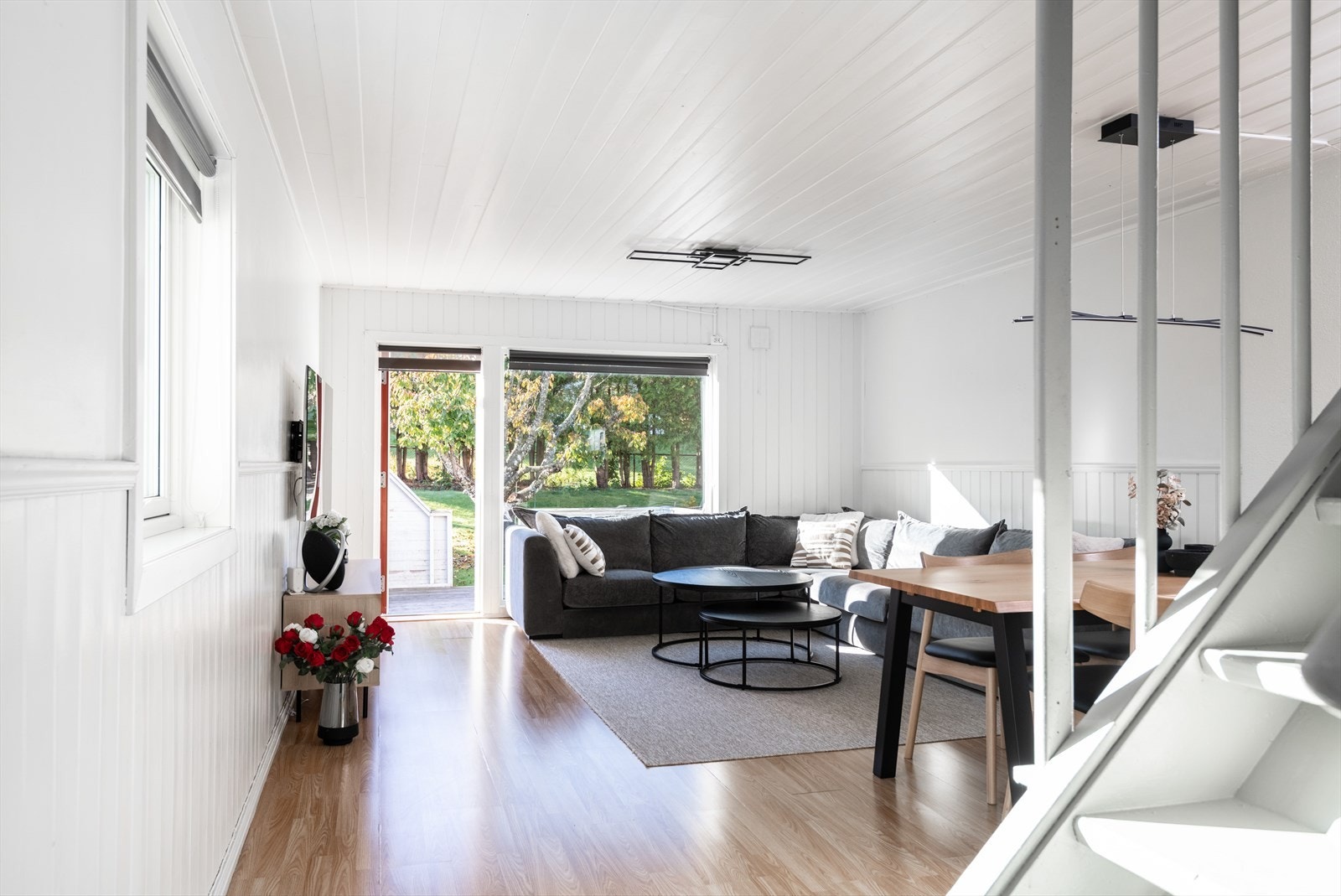 Åpen og lys leilighet Galleribilde