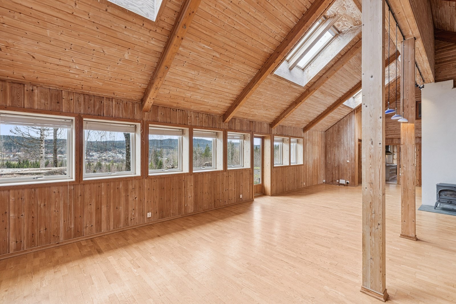 Overflatene vil kunne endre karakter ved maling eller beising, noe som gir gode muligheter for å tilpasse uttrykket Galleribilde