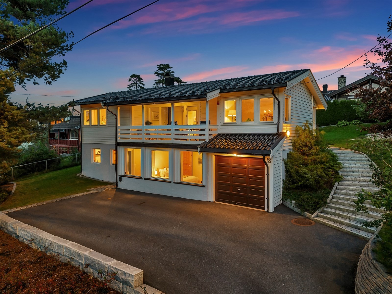 Marius Enevoldsen ved Nordvik Lillestrøm ønsker velkommen til Falkeveien 18! Galleribilde