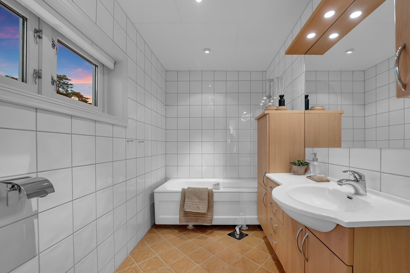 Et rom som dekker de daglige behov på en praktisk måte. Galleribilde