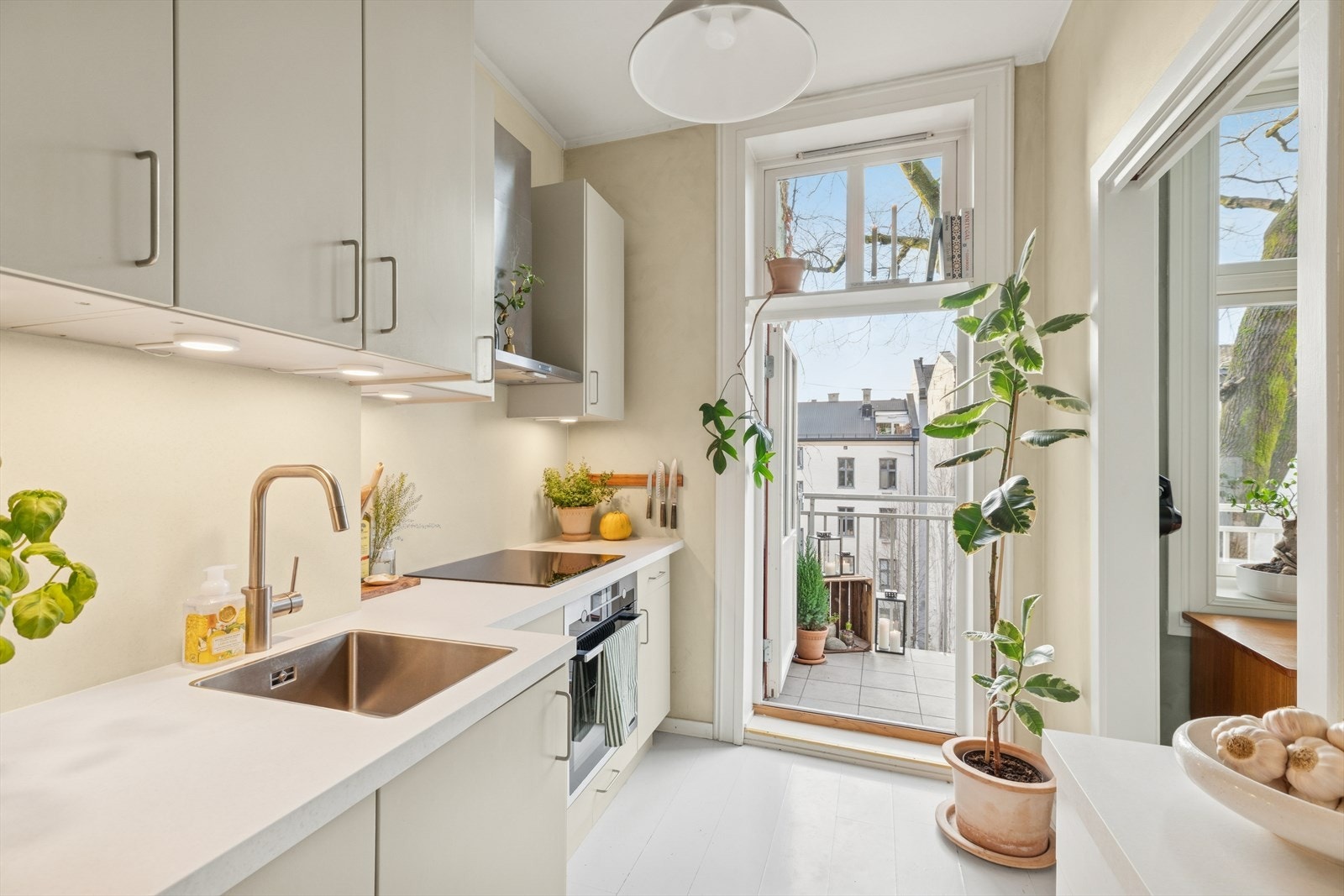 DNB Eiendom v/Linn Wendel presenterer Conradis gate 8B! Dette er en nydelig, vakker og klassisk 3-roms med gjennomgående planløsning. Store deler av boligen er også betydelig oppgradert de siste årene. Galleribilde