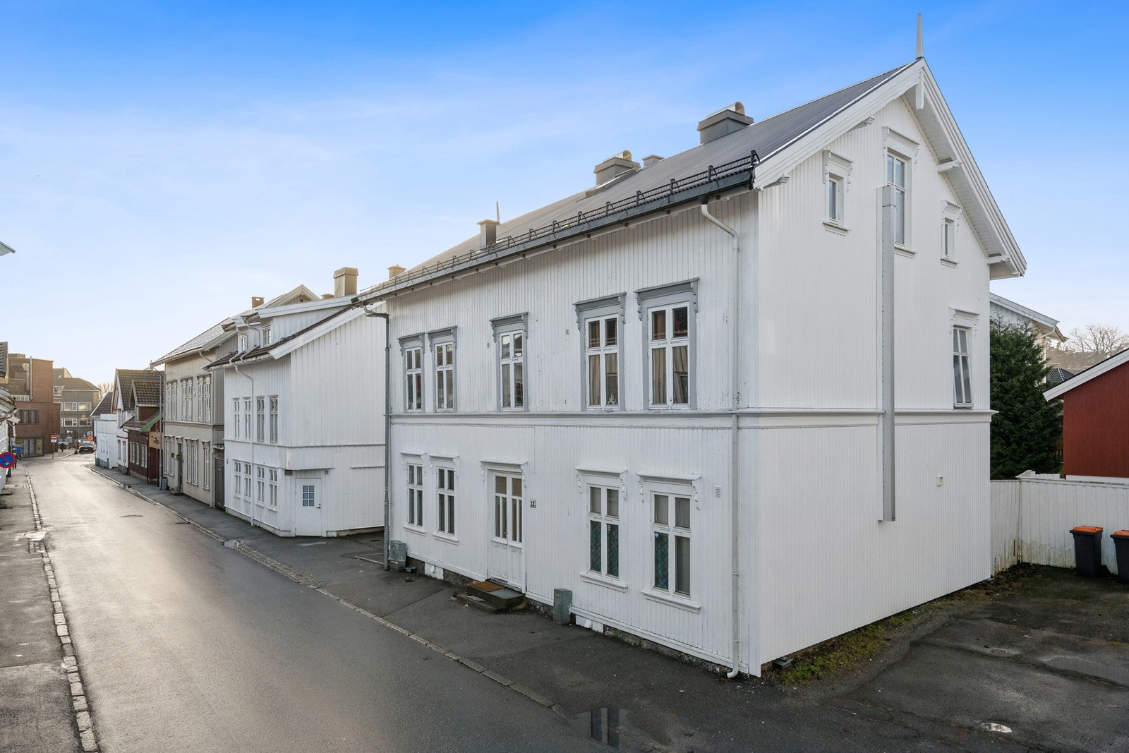 Leiligheten ligger midt i hjertet av Sandefjord sentrum, med umiddelbar nærhet til alt du trenger! Galleribilde