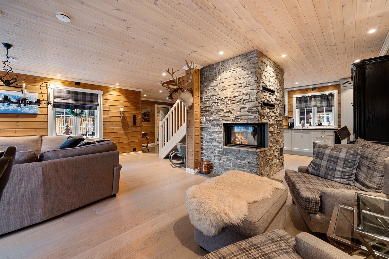 Stuen, gjennomtenkt og god belysning. Galleribilde