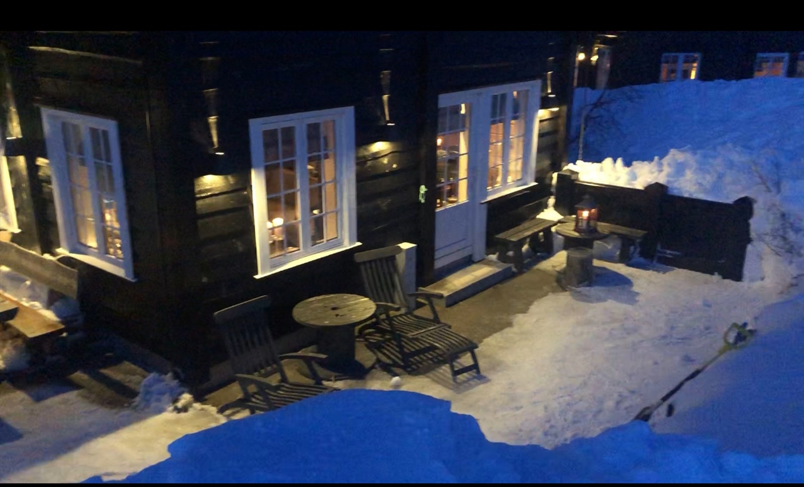 Selgers bilde - Vinterstemning på den flotte uteplassen. Galleribilde