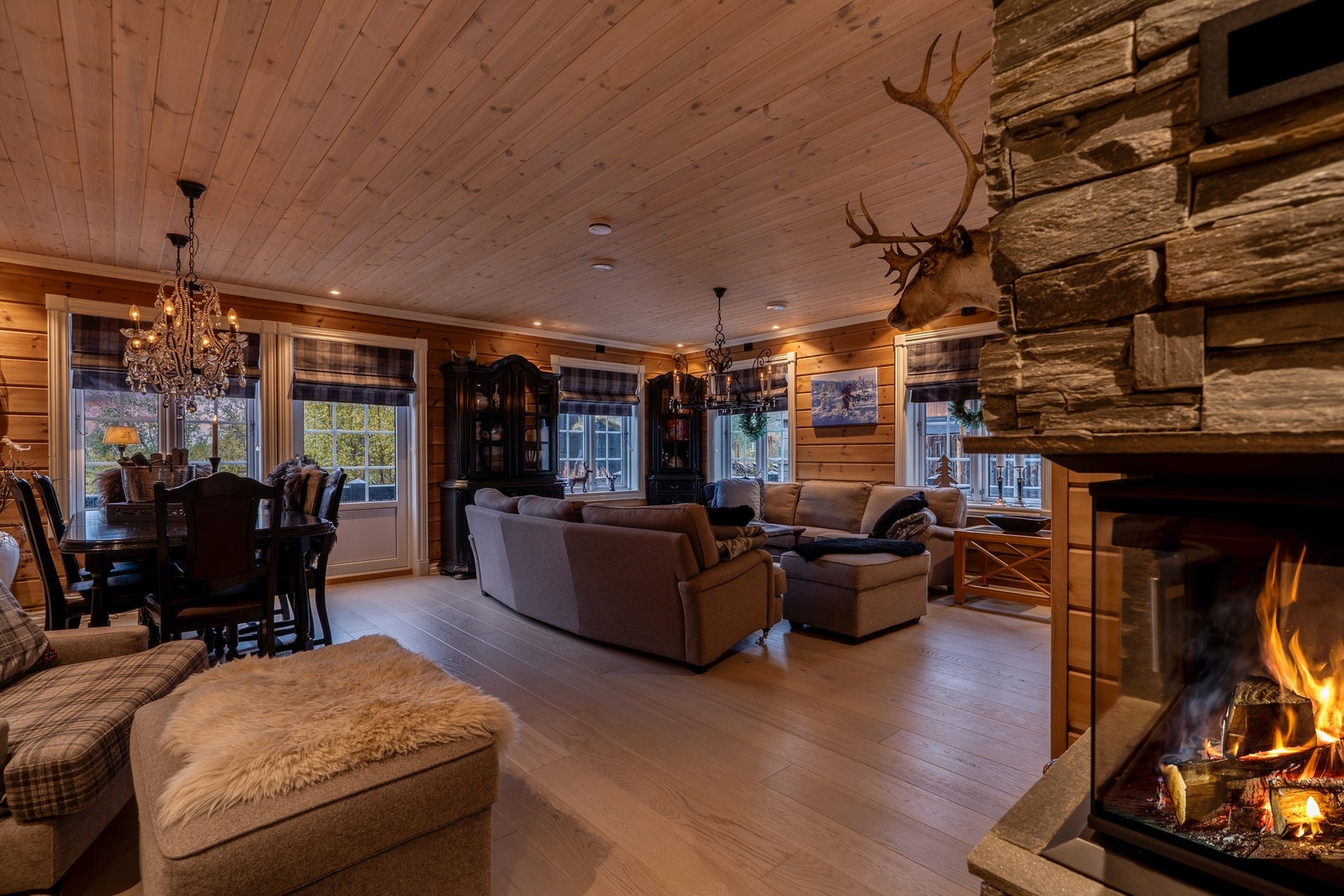 Flott kveldsstemning i stuen. Galleribilde