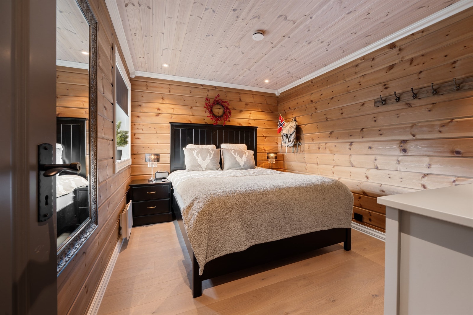 Hyggelig soverom og lune farger. Galleribilde