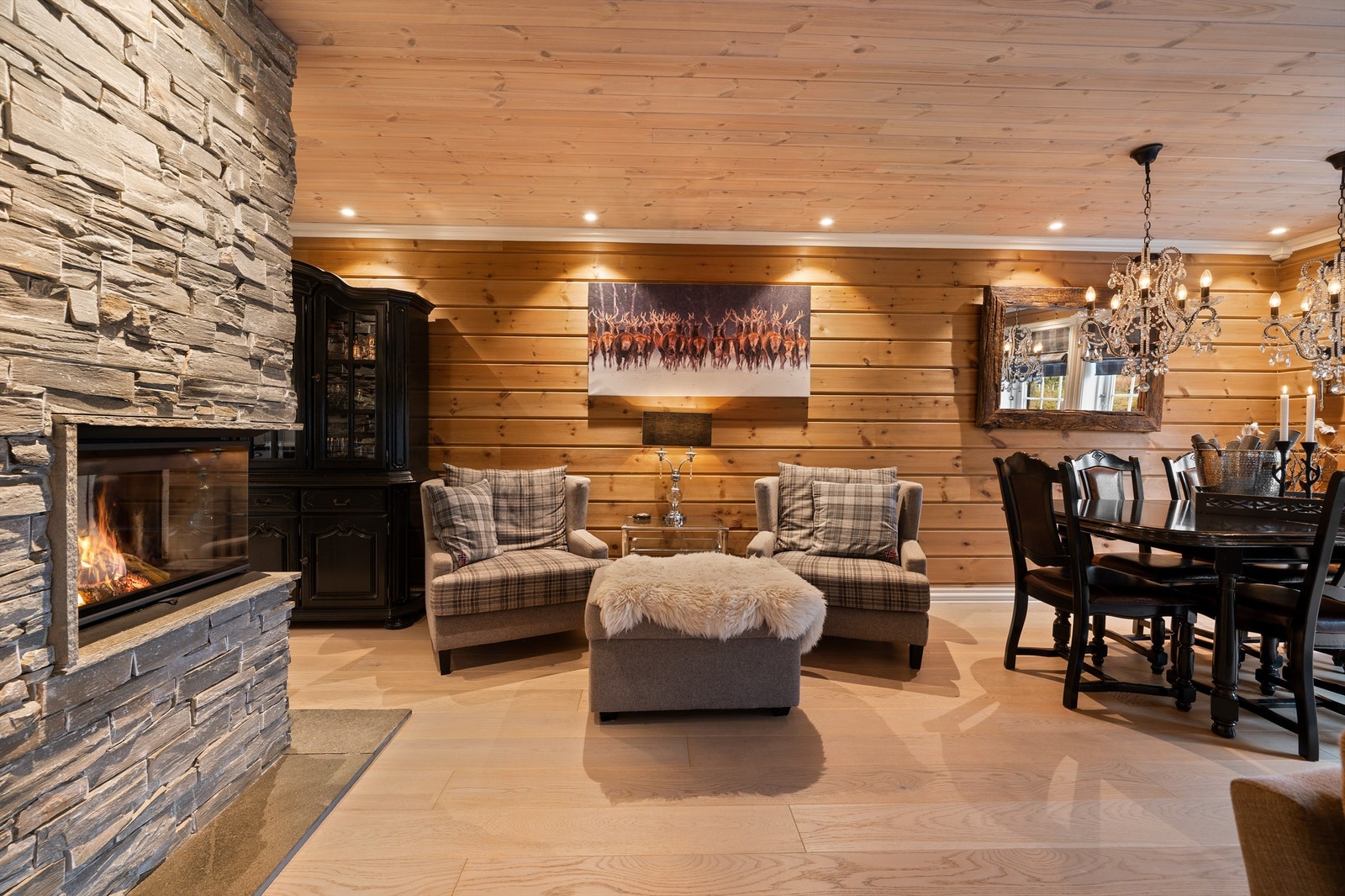 Meget flott peis med innsats. Gir god varme samt den rette hyttestemingen. Galleribilde