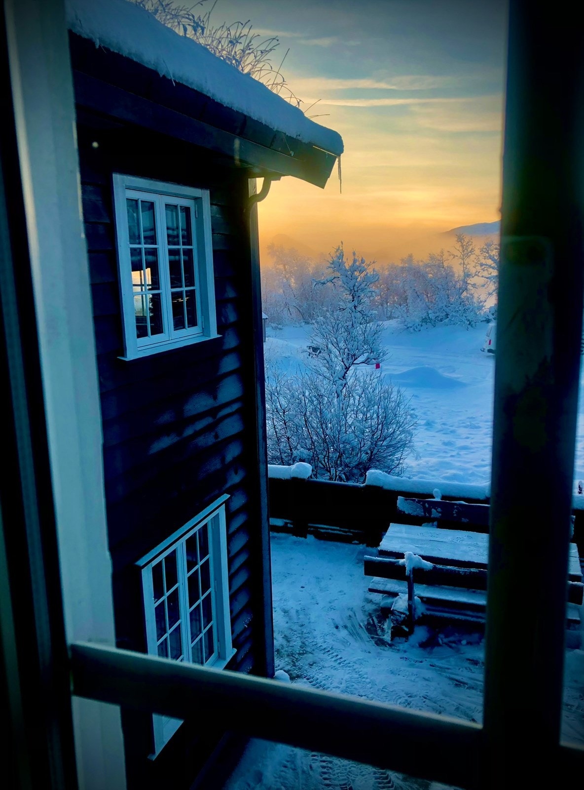 Selgers bilde - utsikt fra soverommet en tidlig vintermorgen. Galleribilde