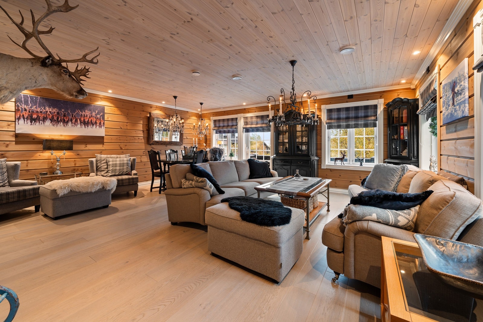 Trivelig stue i behaglige og lune farger. Galleribilde