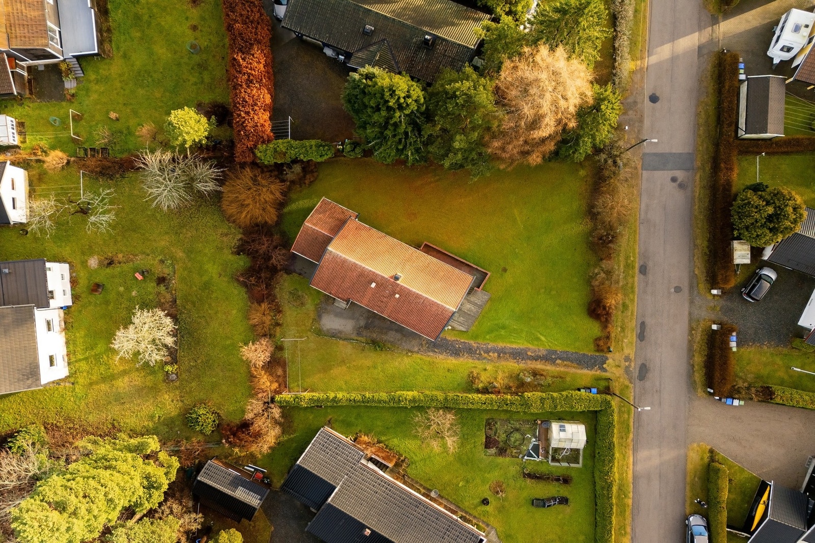 Tomten føles usjenert grunnet beplantningen rundt Galleribilde