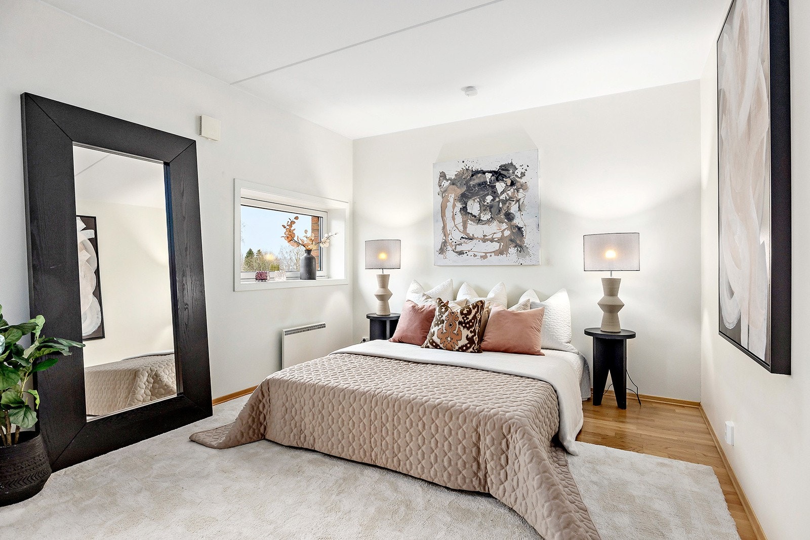 Leilighetens hovedsoverom. Galleribilde