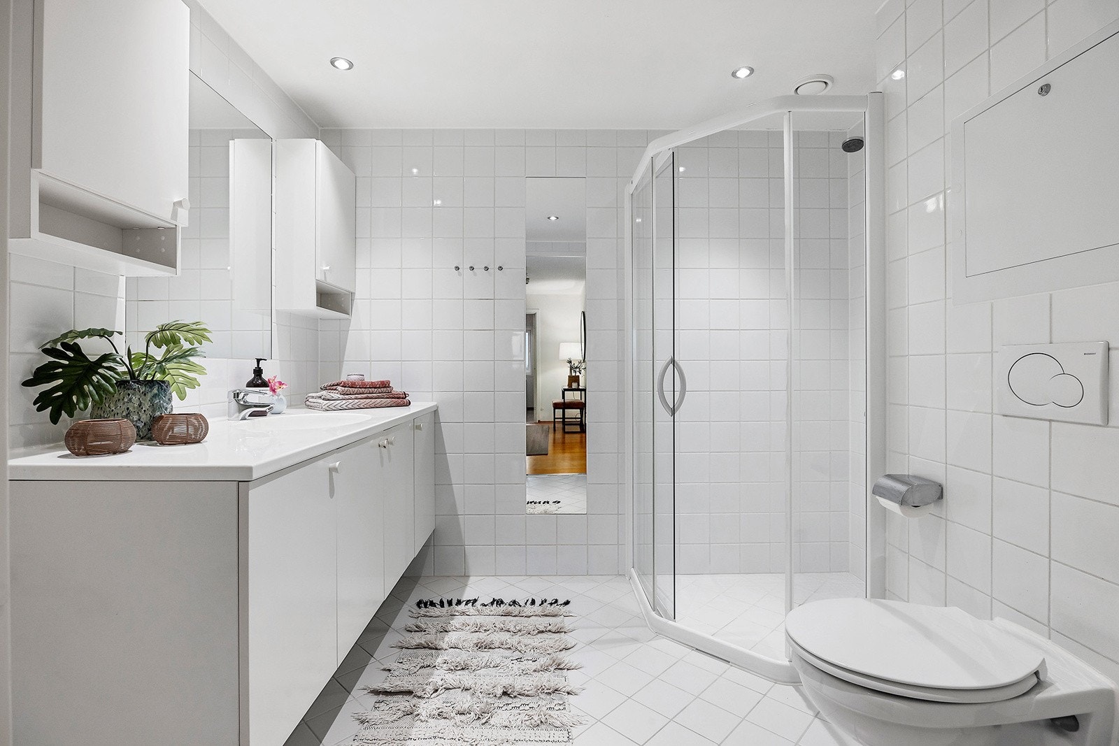 Leiligheten har et fint bad fra 2004. Galleribilde