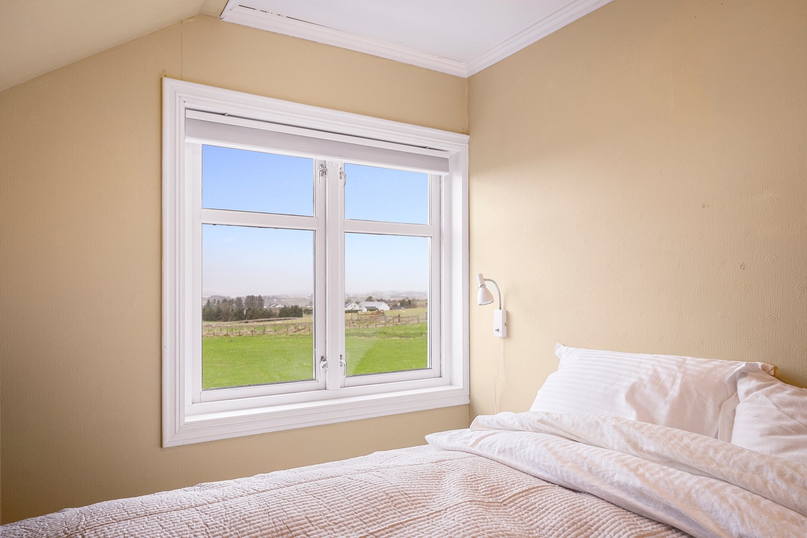 Rommene har god plass til seng, garderobeløsning og øvrig møblering Galleribilde