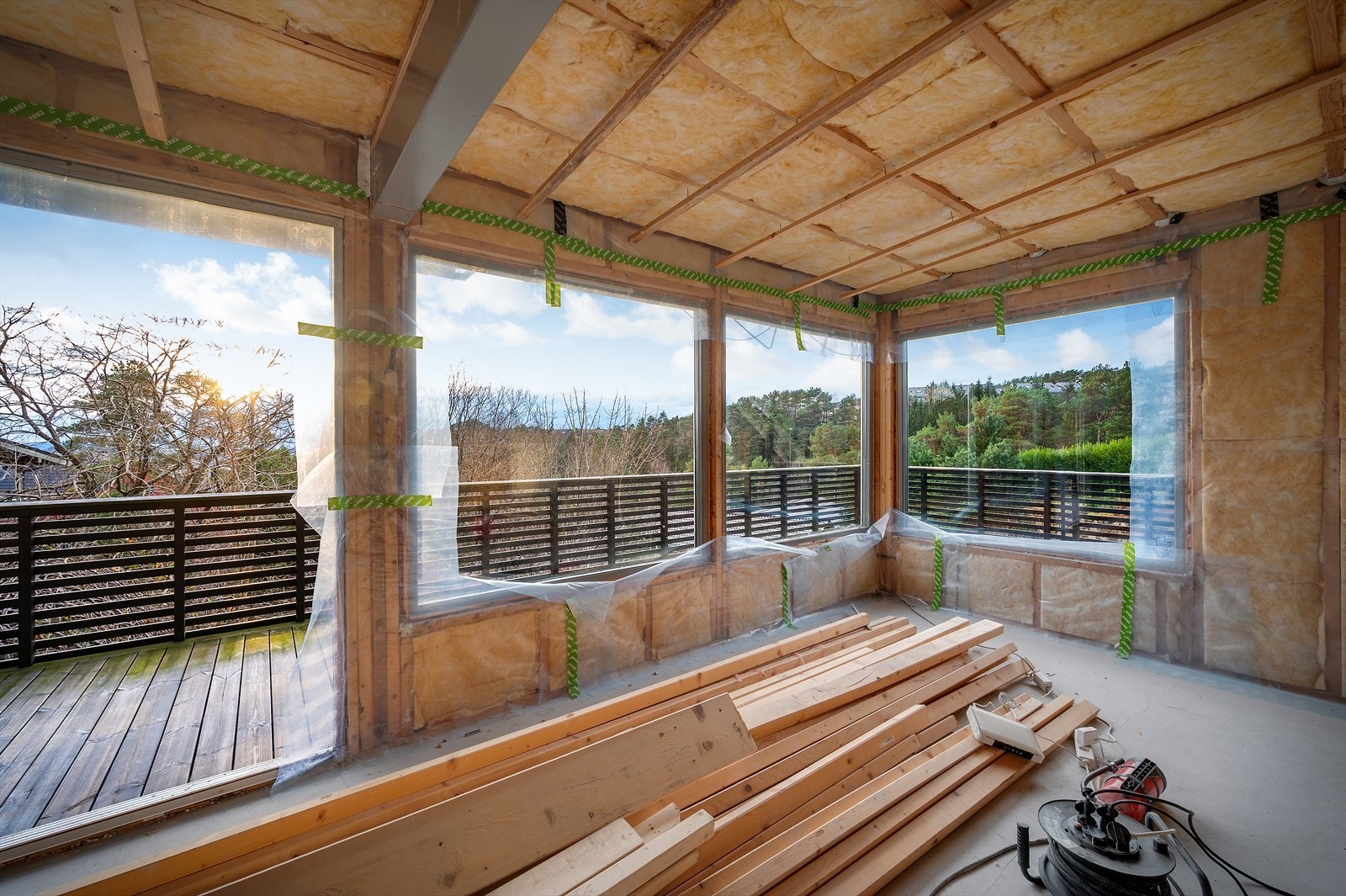 - Fra stuen har du direkte adkomst til en solrik altan - Galleribilde