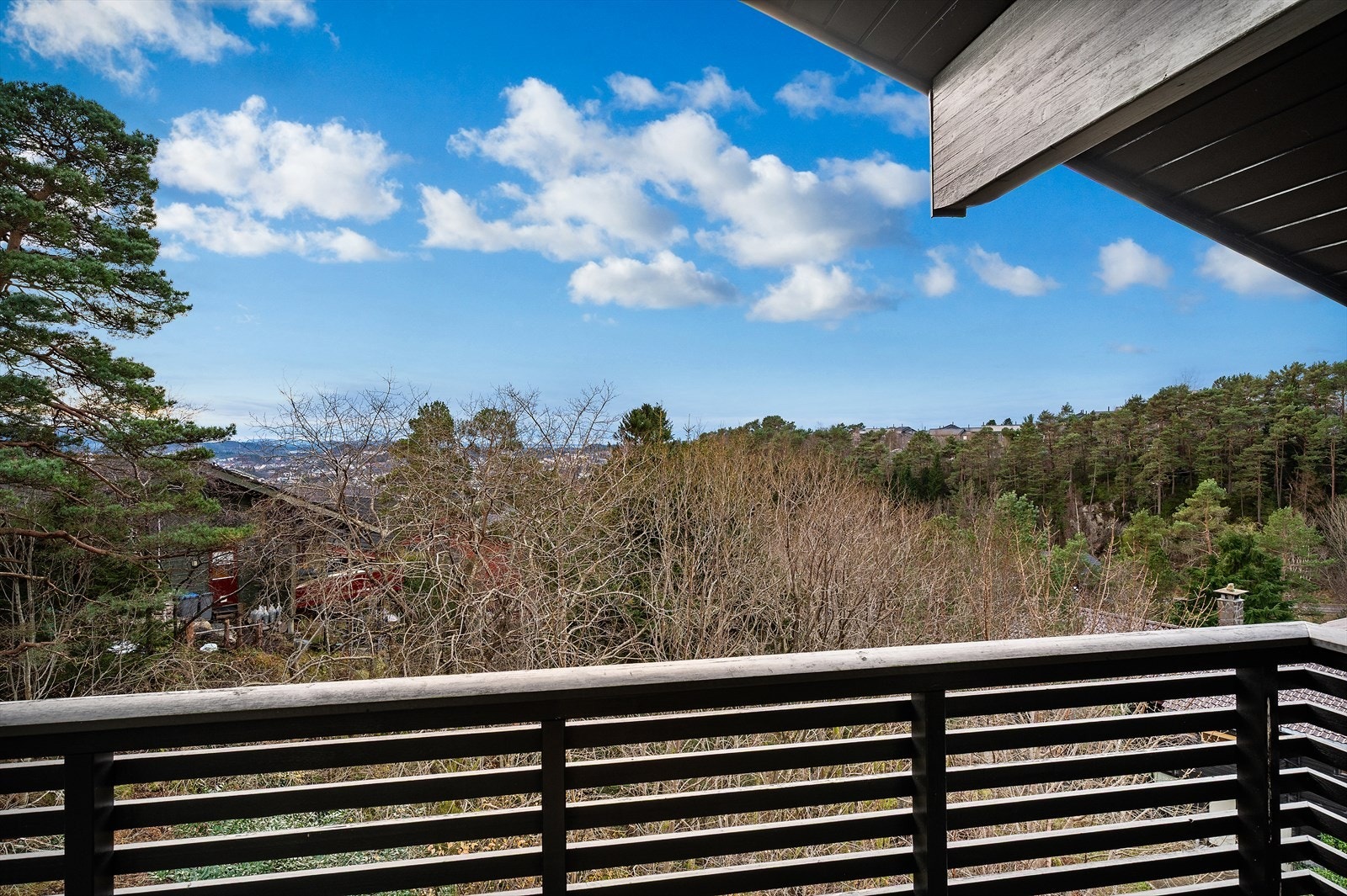 - Emera eiendomsmegling v/Erlend Stokmo har gleden av å presentere Tjørnhaugen 76 - Galleribilde