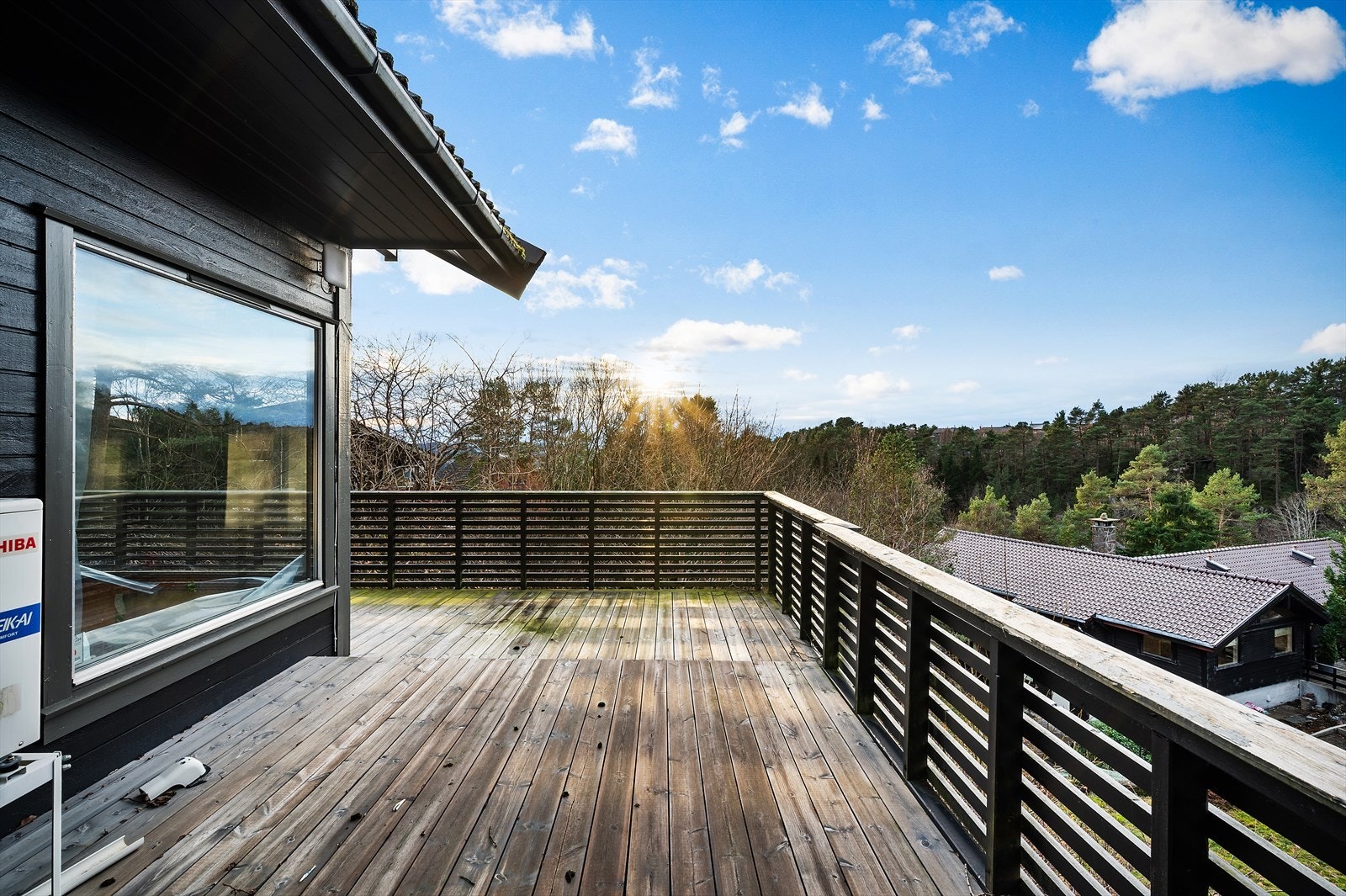 - Emera eiendomsmegling v/Erlend Stokmo har gleden av å presentere Tjørnhaugen 76 - Galleribilde