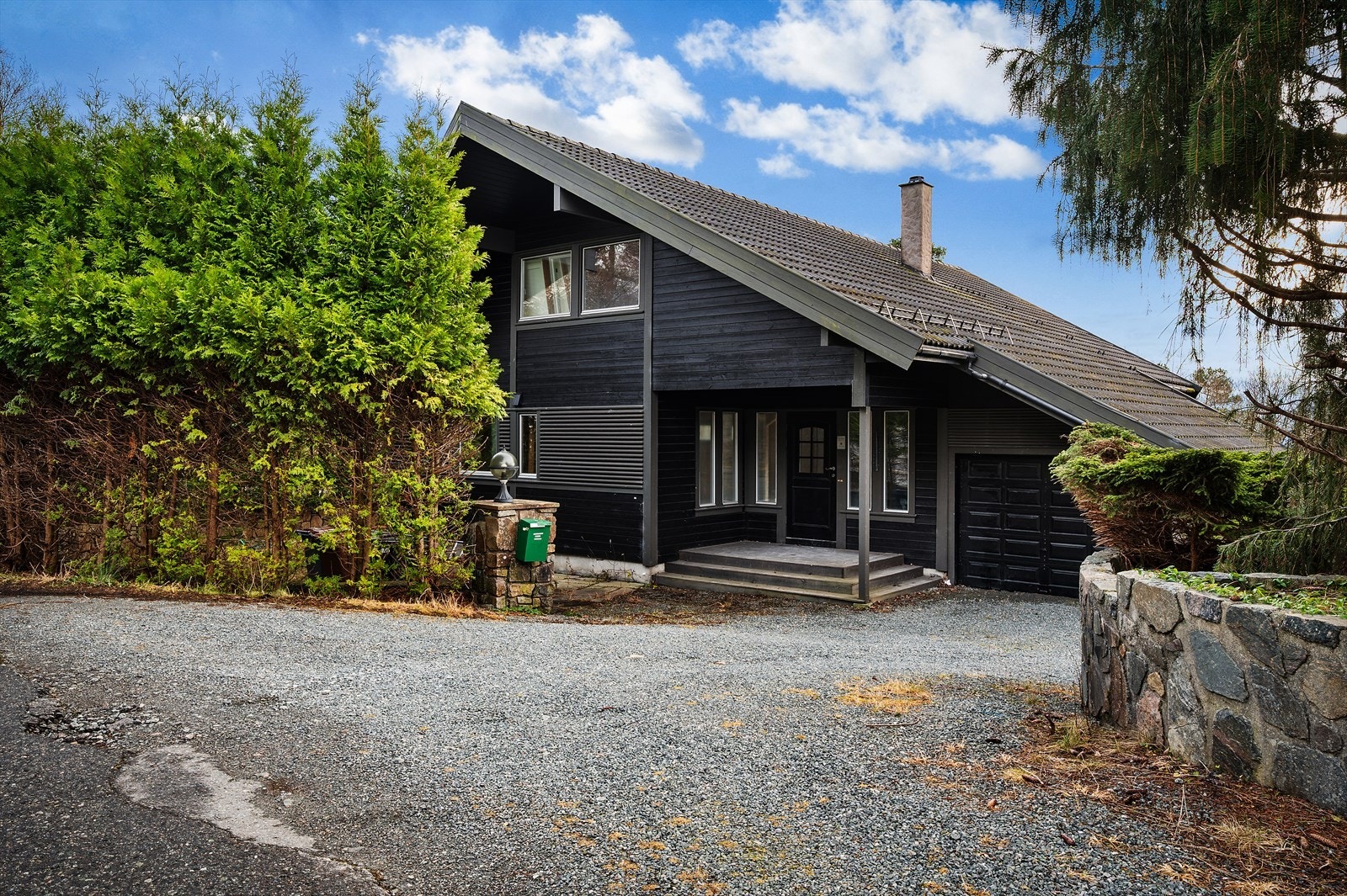 - Emera eiendomsmegling v/Erlend Stokmo har gleden av å presentere Tjørnhaugen 76 - Galleribilde