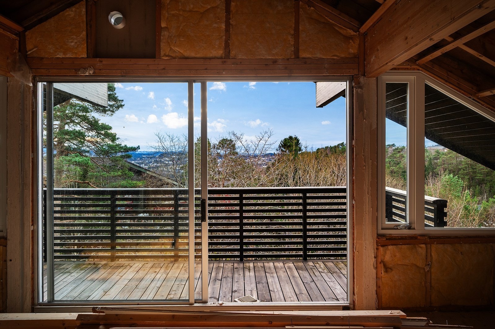 - Emera eiendomsmegling v/Erlend Stokmo har gleden av å presentere Tjørnhaugen 76 - Galleribilde