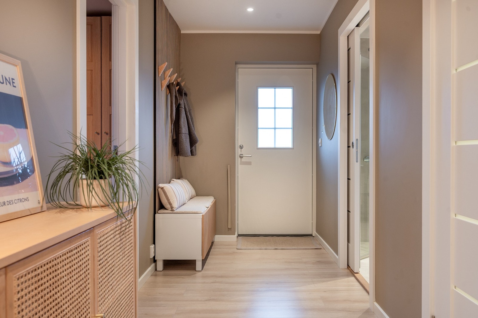 Entrè med plass til ytterklær. Galleribilde