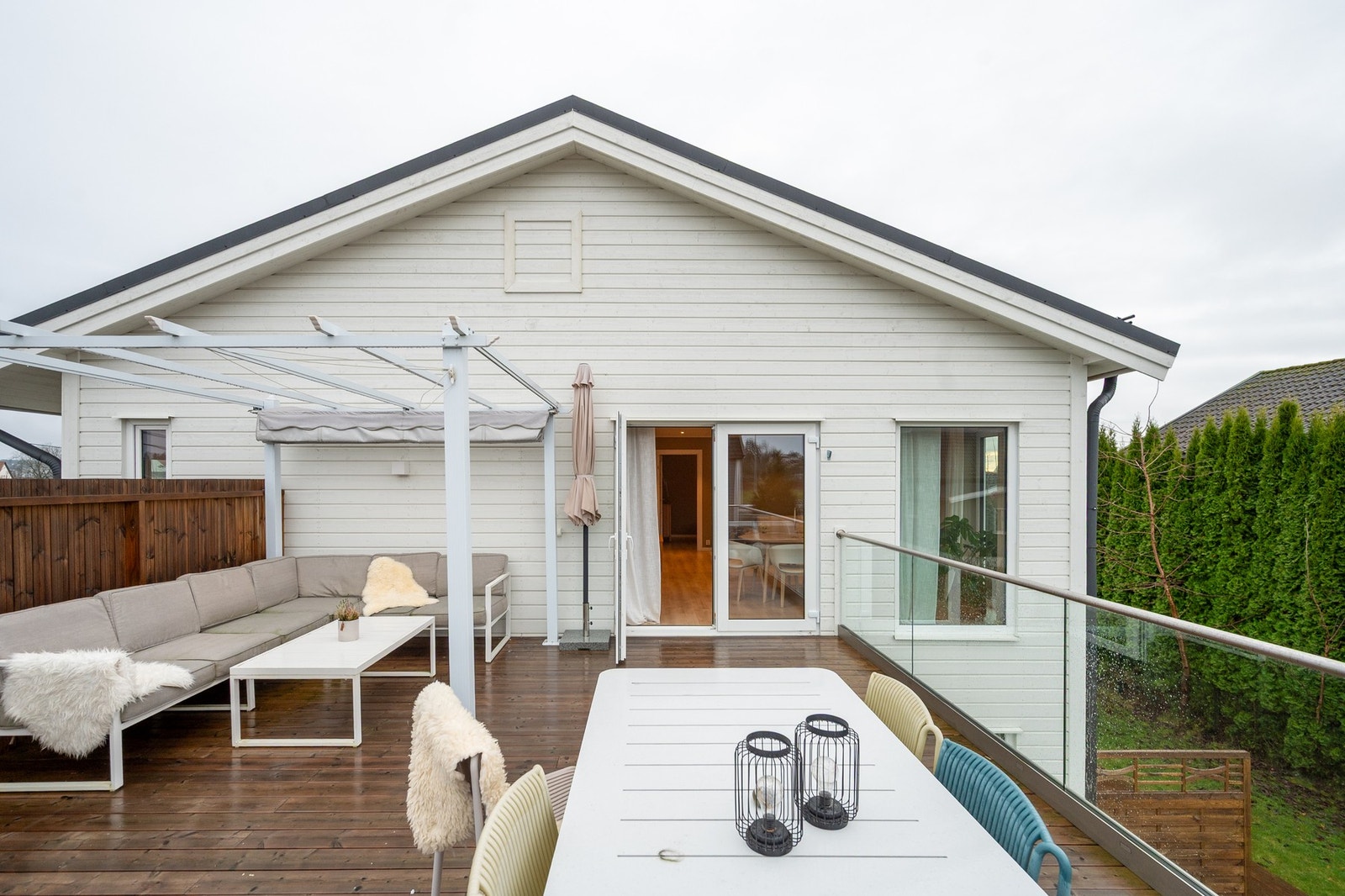 Dette er Sollysveien 2E - en fin leilighet fra 2023 med stor vestvendt terrasse. Galleribilde