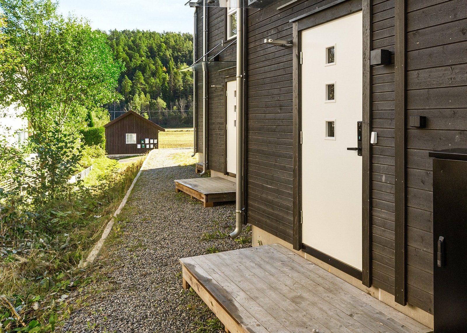 Ytterdør er utstyrt med elektronisk lås fra ID lock. Stig på! Galleribilde