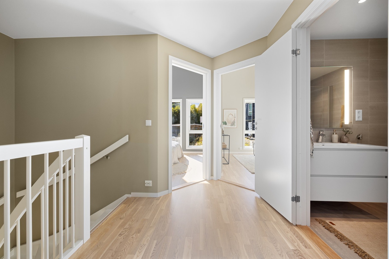 Boligens 2. etasje inneholder 4 gode soverom og baderom Galleribilde