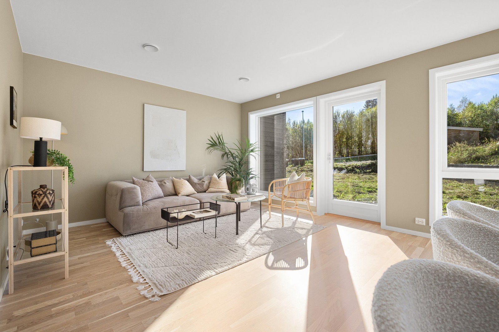 Vi gjør oppmerksom på at bildene i denne annonsen er hentet fra et tilsvarende salg av naborekkehus og at boligen vil fremstå annerledes på visningen. Interessenter oppfordres til å delta på visning Galleribilde