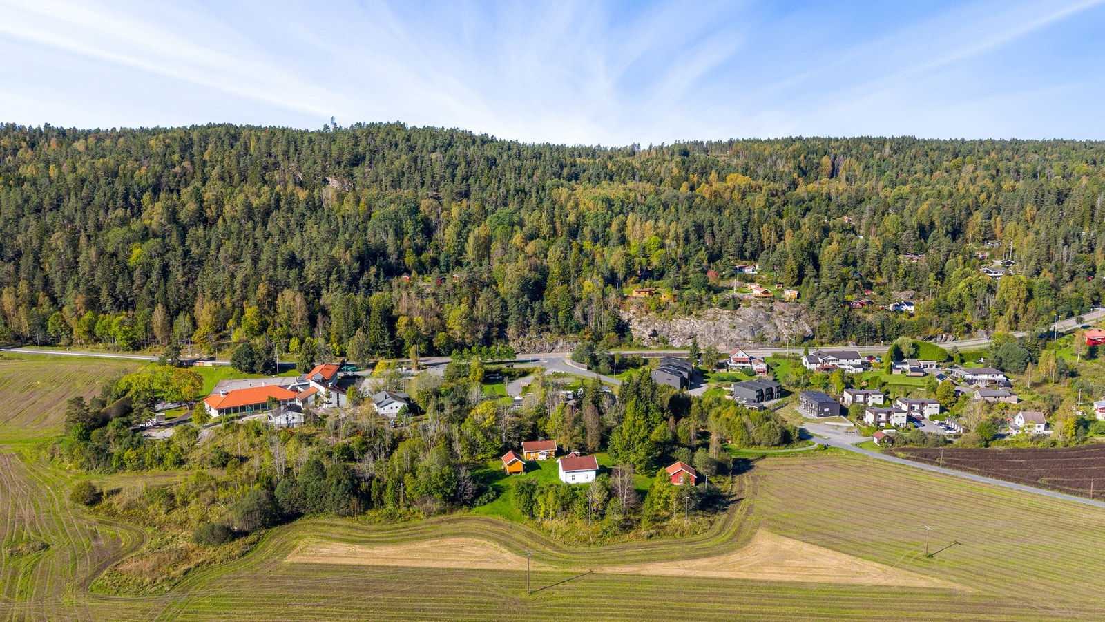 Brevik - Dal skole bussholdeplass har jevnlige ruter til Drøbak, Nesoddtangen og Vinterbro Galleribilde