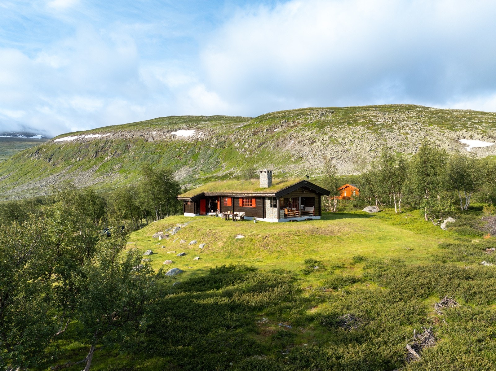 Lokal Eiendomsmegler MNEF/Økonom/Partner Ådne Holestøl Hognerud har gleden av å vise frem denne flotte eiendommen. Galleribilde