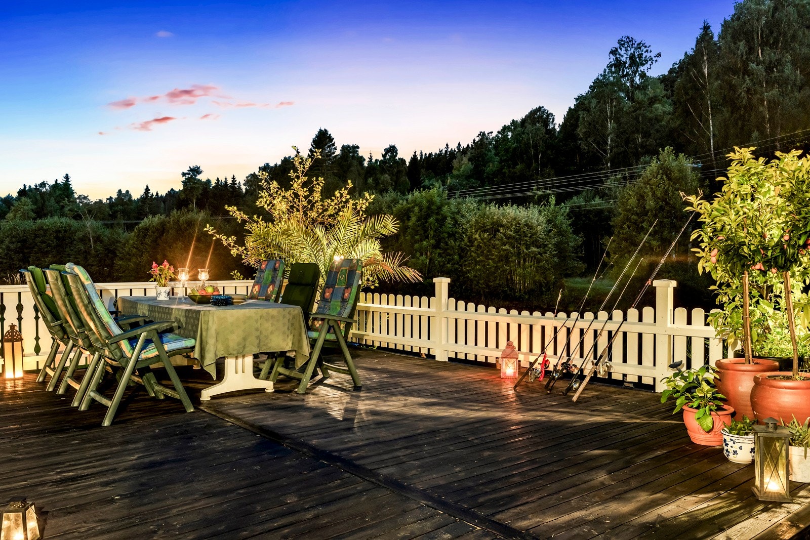 Herlig stemning på kveldstid hvor man kan slappe av i fredelige omgivelser Galleribilde