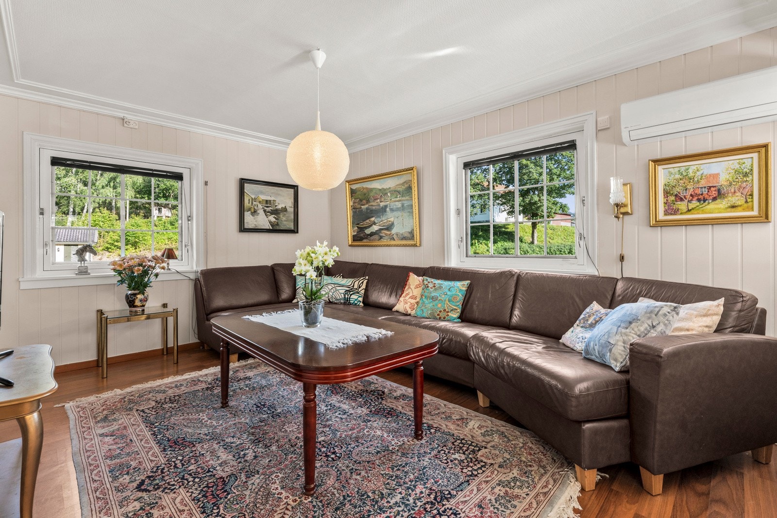 Stor og praktisk tv-krok Galleribilde