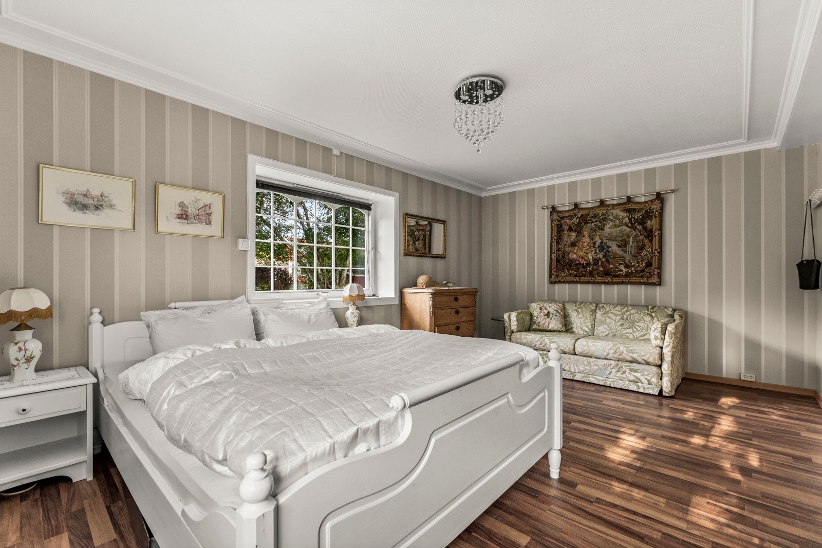 Soverommet er romslig og har flere muligheter for innredning Galleribilde